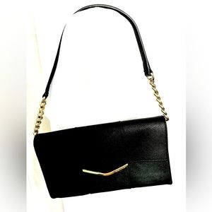 Preowned black purse dimensions in pictures